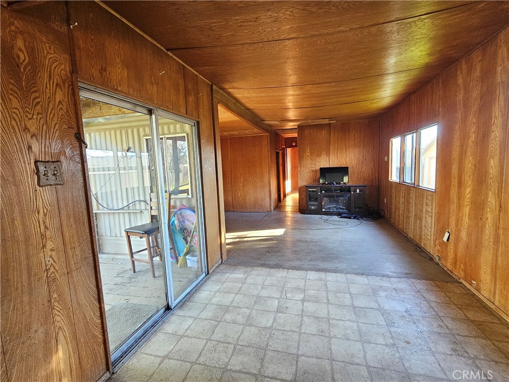 https://media.crmls.org/medias/dfee3469-1e19-424d-ae62-500ce848132e.jpg?preset=X-Large