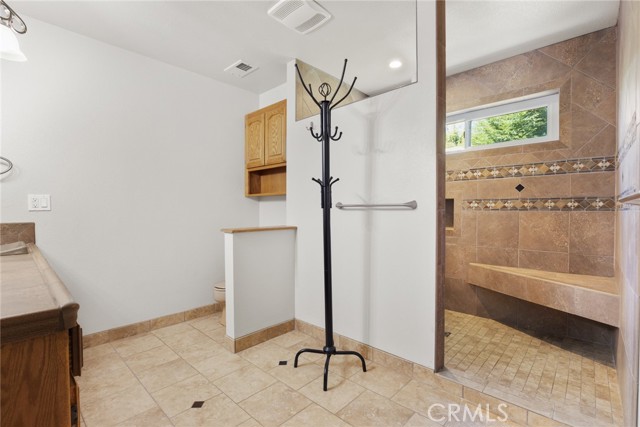 3 Town Hill Way, Berry Creek CA: https://media.crmls.org/medias/dfeef3b1-0e51-450f-9607-8e518632af0e.jpg