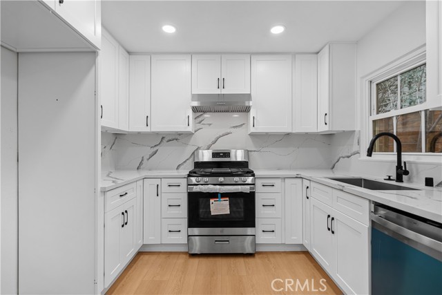 7116 Waring Avenue, Los Angeles CA: https://media.crmls.org/medias/dfef1012-2337-4682-a069-fa9536a70b47.jpg