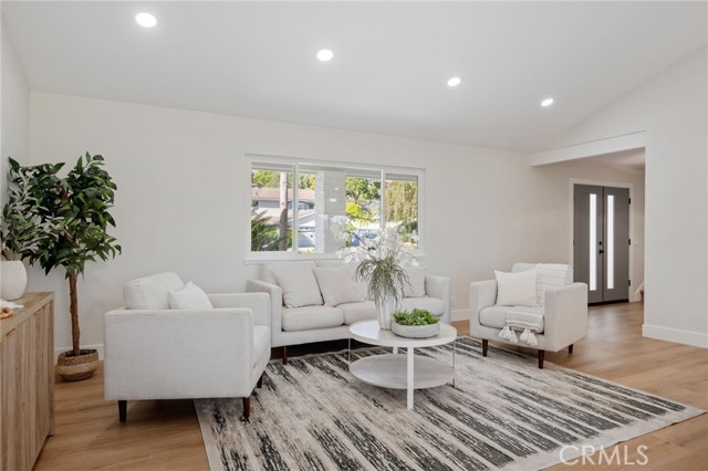 Detail Gallery Image 4 of 33 For 308 Calle Converse, Camarillo,  CA 93010 - 4 Beds | 3 Baths