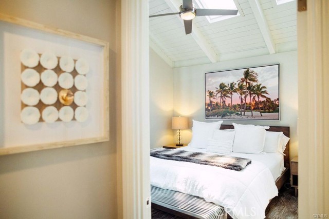 Detail Gallery Image 10 of 21 For 707 1/2 Heliotrope Ave, Corona Del Mar,  CA 92625 - 1 Beds | 1 Baths