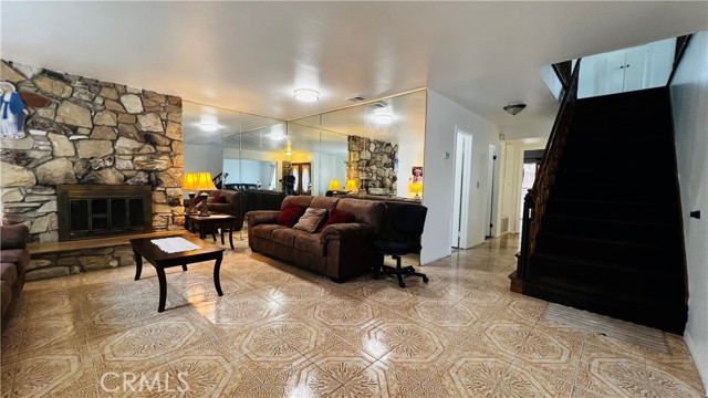 4127 W 130th Street, Hawthorne CA: https://media.crmls.org/medias/dff03f77-a608-44c6-b042-67e4e1ff71ef.jpg