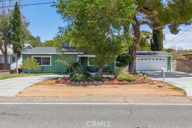 4817 Quartz Hill Rd, Quartz Hill CA: https://media.crmls.org/medias/dff05f6f-7b43-414e-b4da-3a192c2eeb78.jpg