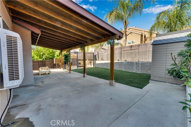 1335 Exeter Court, San Jacinto CA: https://media.crmls.org/medias/dff09101-5d56-497e-81cd-efca26d64d6f.jpg