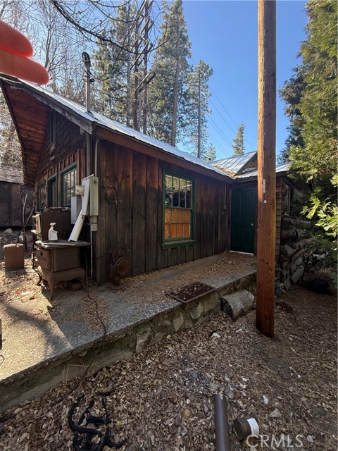 Detail Gallery Image 2 of 23 For 25560 Hi Pl, Twin Peaks,  CA 92391 - 2 Beds | 1 Baths