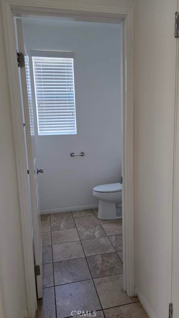 Detail Gallery Image 10 of 11 For 15792 Barrel Cactus Ln, Victorville,  CA 92394 - 3 Beds | 2/1 Baths