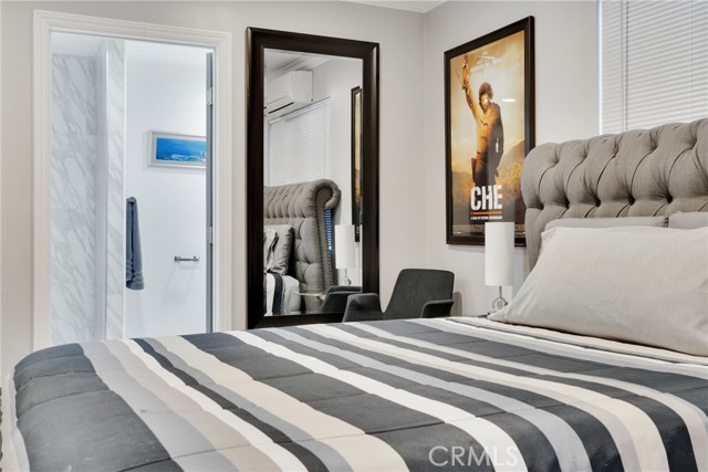 5340 S Harcourt Avenue, Los Angeles CA: https://media.crmls.org/medias/dff1fc6d-500a-4f6c-a61b-a6423ec19957.jpg