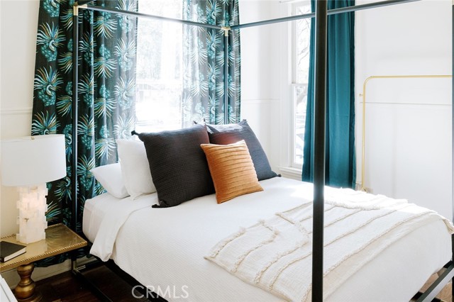 256 E 1st Avenue, Chico CA: https://media.crmls.org/medias/dff201fe-bb8b-46bb-ae44-4aedf418eb18.jpg