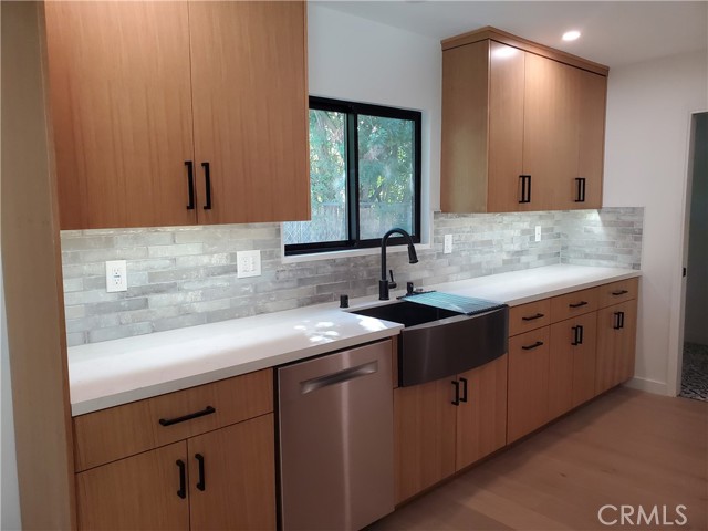 5950 Pat Avenue photo 6