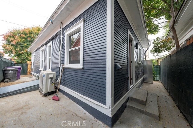 532 W 5th Street, Long Beach CA: https://media.crmls.org/medias/dff3cbe7-a741-4bd0-b45d-cabfc1376f01.jpg