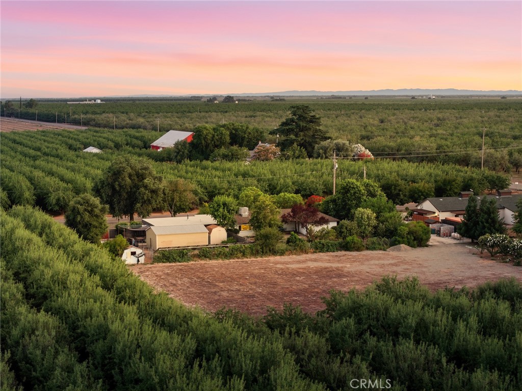 https://media.crmls.org/medias/dff406ab-2d05-43dd-b807-ad01f49c738b.jpg?preset=X-Large
