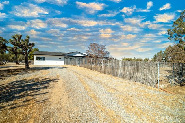 Detail Gallery Image 7 of 73 For 7587 3rd Ave, Hesperia,  CA 92345 - 4 Beds | 2/1 Baths