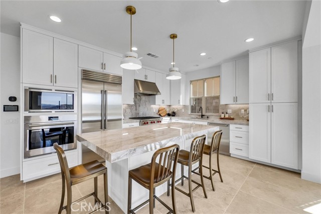 218 Collino, Irvine CA: https://media.crmls.org/medias/dff4c8e2-00bd-4233-a6f3-08d0e0ef03ba.jpg