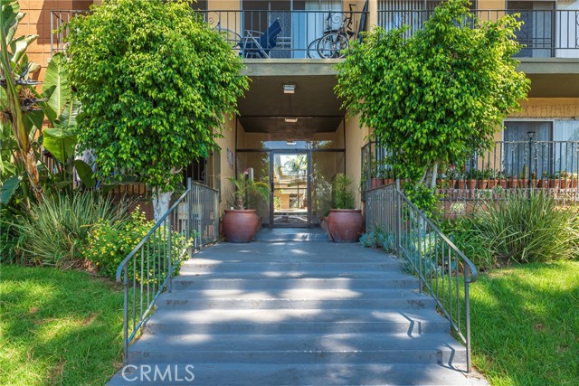 Detail Gallery Image 2 of 18 For 17931 Devonshire St #28,  Northridge,  CA 91325 - 1 Beds | 1 Baths