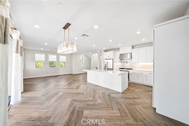 Detail Gallery Image 17 of 49 For 590 Catalonia, Lake Forest,  CA 92630 - 4 Beds | 4 Baths