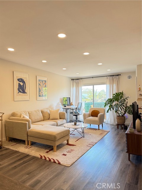 Detail Gallery Image 2 of 11 For 8163 Redlands St #48,  Playa Del Rey,  CA 90293 - 1 Beds | 1 Baths