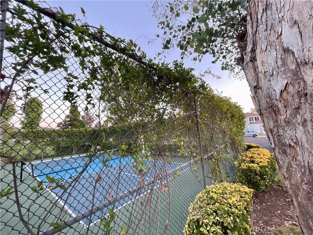 https://media.crmls.org/medias/dff78c6b-e4a1-46f6-8e2b-98b2816881d5.jpg?preset=X-Large