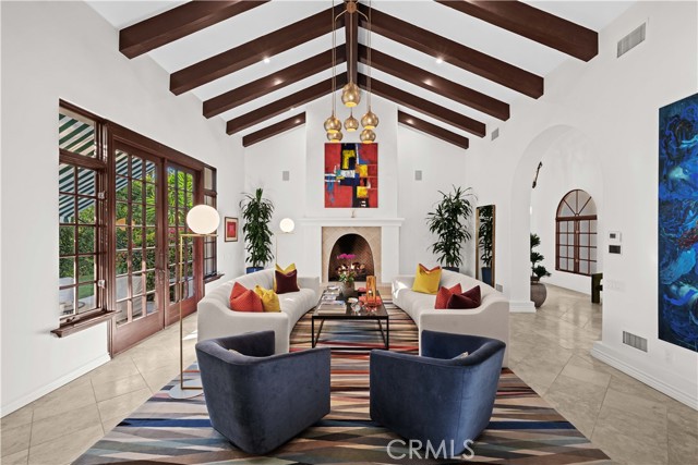 2347 E Valley Road, Montecito CA: https://media.crmls.org/medias/dff79de0-1b3b-4d6c-b0ff-4cfb35bea280.jpg