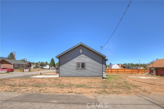 2217 Juniper Lane, Big Bear City CA: https://media.crmls.org/medias/dff7a3ab-10ff-4f4e-8ebf-efe2fbea8356.jpg