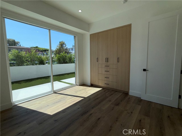 5044 Laurel Canyon Boulevard, Valley Village CA: https://media.crmls.org/medias/dff806d7-38ef-4ea6-9227-a510274d66a9.jpg
