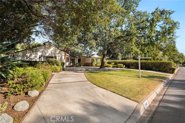 1648 Highland Oaks Drive, Arcadia CA: https://media.crmls.org/medias/dff96fca-63d7-42ff-88c2-c9ef791eb118.jpg