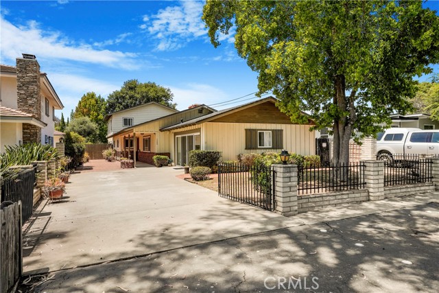 1300 Oak Avenue, Carlsbad CA: https://media.crmls.org/medias/dff98b5b-4892-4055-8404-76772a39d722.jpg