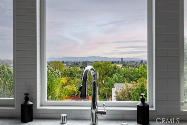 Detail Gallery Image 7 of 68 For 18804 Winnwood, Santa Ana,  CA 92705 - 5 Beds | 5 Baths