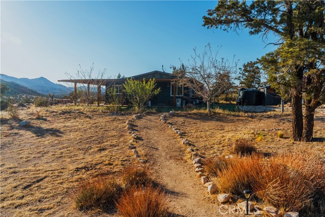 48317 Burns Canyon Road, Pioneertown CA: https://media.crmls.org/medias/dffba6b2-2ae3-490b-98c4-771bb452ccb9.jpg