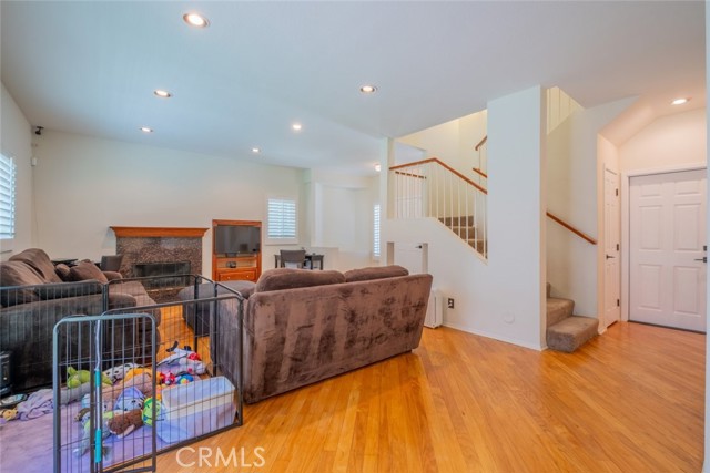 Detail Gallery Image 12 of 30 For 29231 Mammoth Ln, Canyon Country,  CA 91387 - 3 Beds | 3 Baths