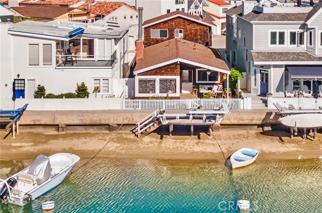 Detail Gallery Image 2 of 33 For 322 Grand Canal, Newport Beach,  CA 92662 - 3 Beds | 3 Baths