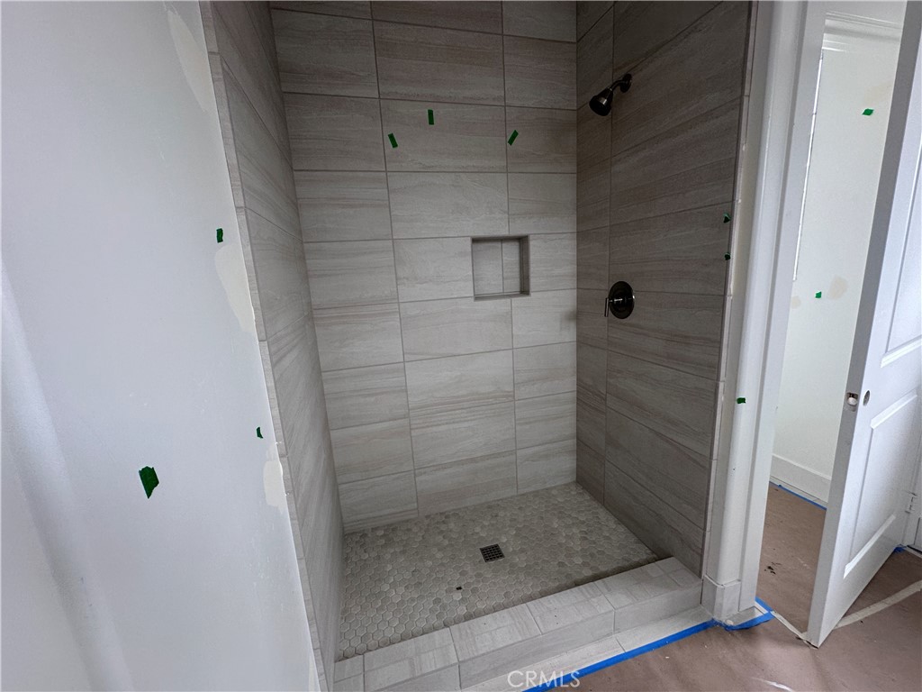 https://media.crmls.org/medias/dffc4356-cc69-48af-ac90-2f0d6fbe184d.jpg?preset=X-Large