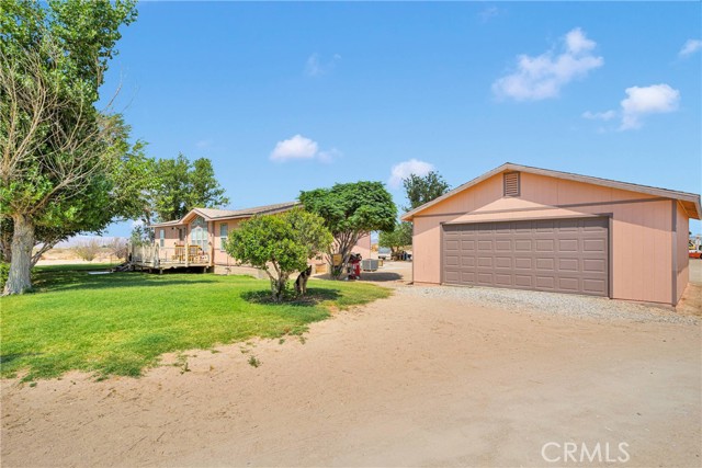 Detail Gallery Image 6 of 37 For 11025 Locust Ave, Lucerne Valley,  CA 92356 - 3 Beds | 2 Baths