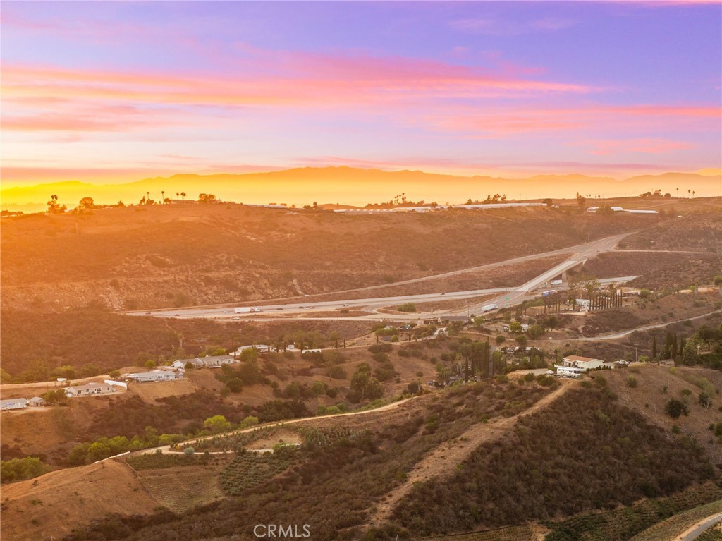 https://media.crmls.org/medias/dffc7194-d3b0-4f72-b6a8-218ca99b7c15.jpg?preset=X-Large