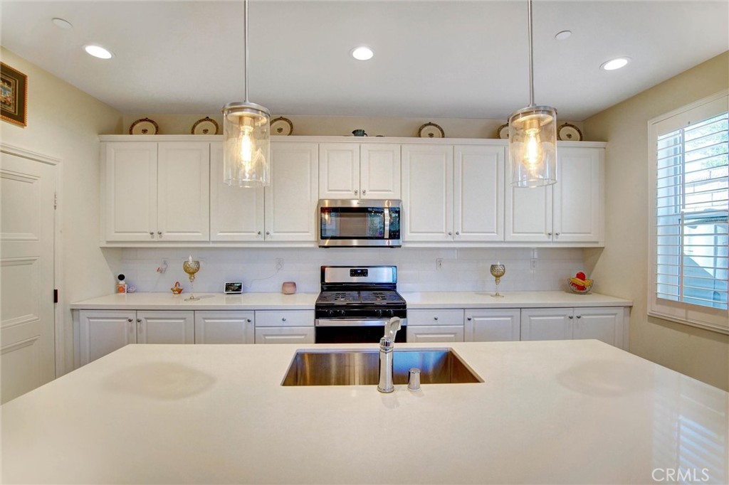https://media.crmls.org/medias/dffe025e-b7d1-4919-8ebc-c8998725b859.jpg?preset=X-Large