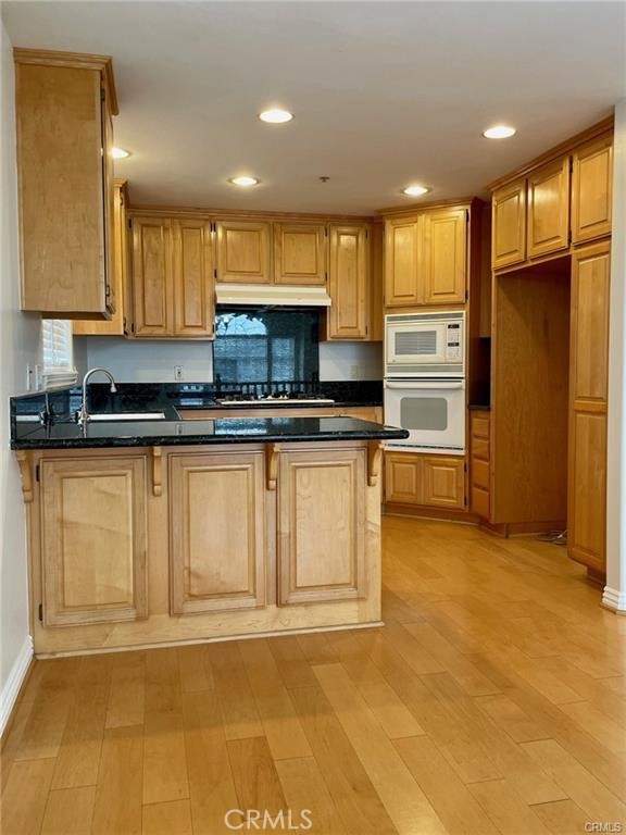 Detail Gallery Image 7 of 20 For 1745 Havemeyer Ln, Redondo Beach,  CA 90278 - 3 Beds | 3 Baths