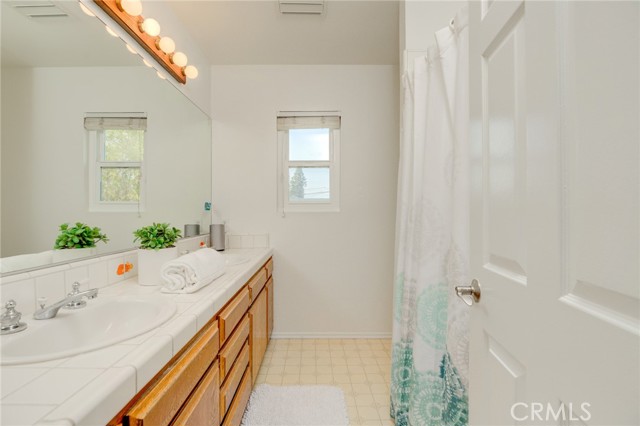 705 35th Street, Manhattan Beach, California 90266, 4 Bedrooms Bedrooms, ,4 BathroomsBathrooms,Residential,Sold,35th,SB22086217