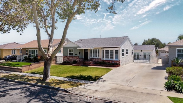 6202 Arbor Road, Lakewood CA: https://media.crmls.org/medias/dffe4e52-ac7f-41c0-af3b-c31d82506007.jpg