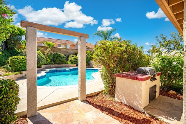 28852 Woodside Drive, Saugus CA: https://media.crmls.org/medias/dffe518f-49b7-4daf-a82c-592add16c02b.jpg