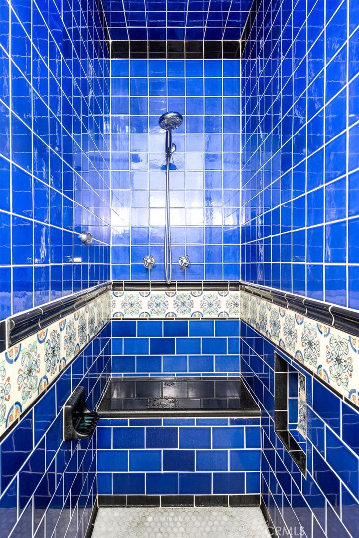 https://media.crmls.org/medias/dffe64b1-e32f-495b-89ef-4443ac0bd490.jpg?preset=X-Large