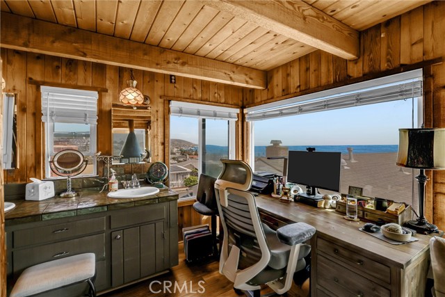 266 Grandview, Laguna Beach CA: https://media.crmls.org/medias/dffe9811-1136-4a88-9f80-d481707ae3e9.jpg