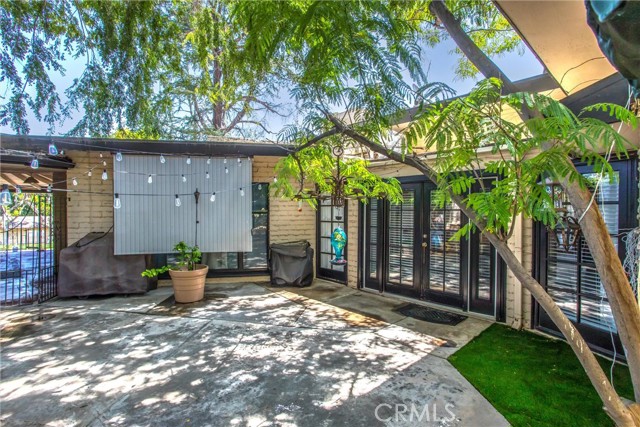1872 Arroyo Drive, Riverside CA: https://media.crmls.org/medias/dffea734-d8c6-4d0d-8d21-42c2671d6114.jpg