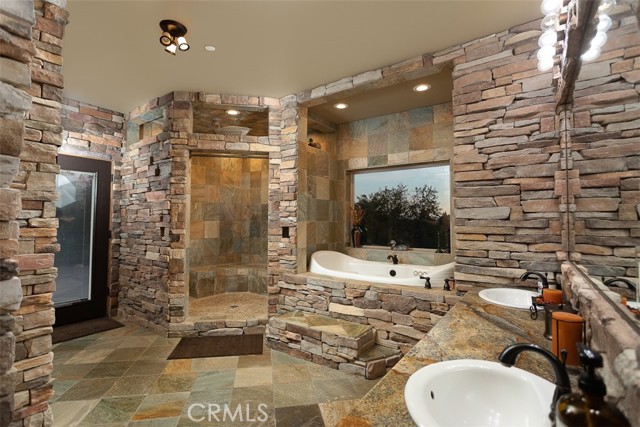 82 Patenaude Court, Oroville CA: https://media.crmls.org/medias/dfff2699-3c6e-4cd3-8c75-638469ea9d7d.jpg