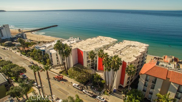 565 Esplanade, Redondo Beach, California 90277, 1 Bedroom Bedrooms, ,Residential,Sold,Esplanade,SB21248131
