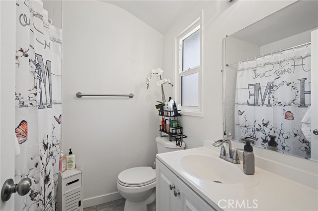 8745 Valjean Avenue, North Hills CA: https://media.crmls.org/medias/dfff98eb-2261-446e-84d3-9a10342fd257.jpg
