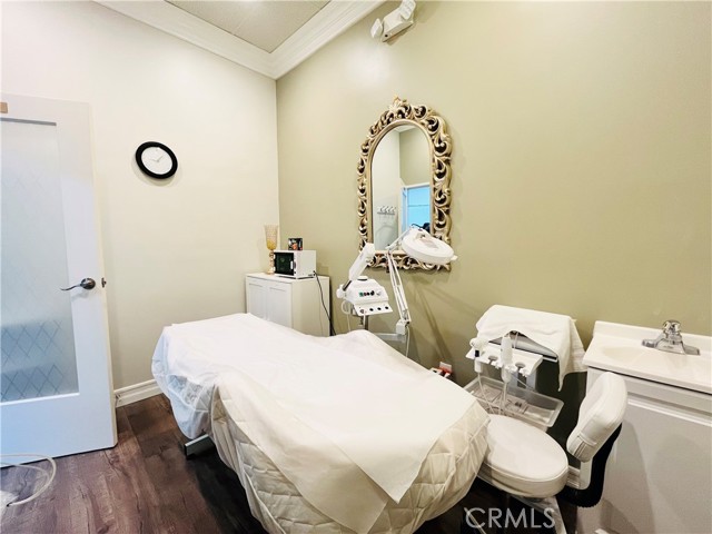 3 Privated rooms/closed rooms with high quality materials of remodeling