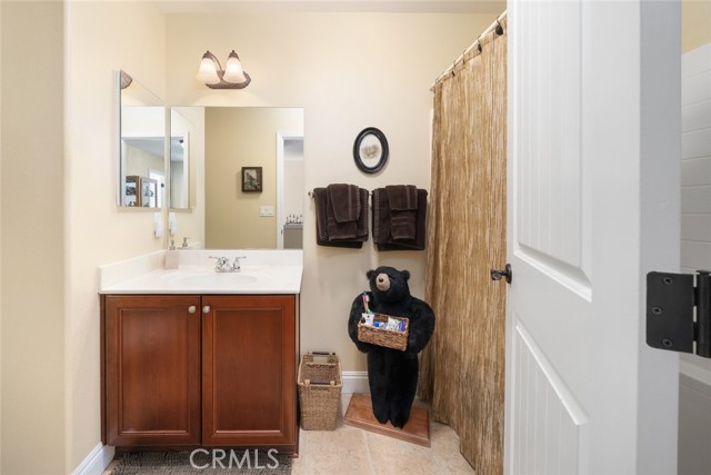 Upstairs Full Bathroom
