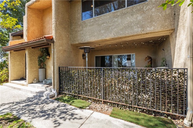 9778 Via Roma, Burbank CA: https://media.crmls.org/medias/e00033b4-54b6-4474-b3f9-3c45ea8316ed.jpg