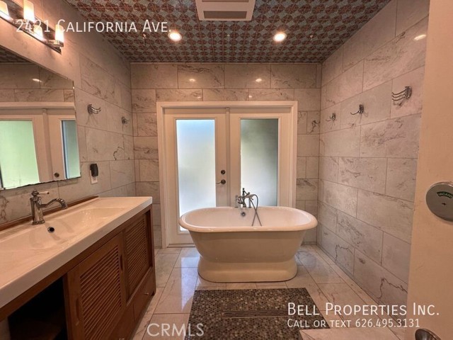 Detail Gallery Image 21 of 44 For 2421 California Ave, Santa Monica,  CA 90403 - 3 Beds | 3 Baths