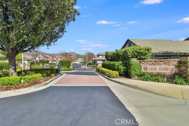 2037 Freesia Avenue, Simi Valley CA: https://media.crmls.org/medias/e0006cf6-9ca7-4cbb-94bf-6aa8c160ed18.jpg