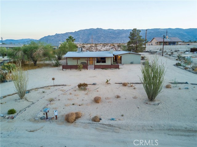 72939 Homestead Drive, 29 Palms CA: https://media.crmls.org/medias/e0016ac0-029b-4b7a-b0b9-8e5a60d85bae.jpg